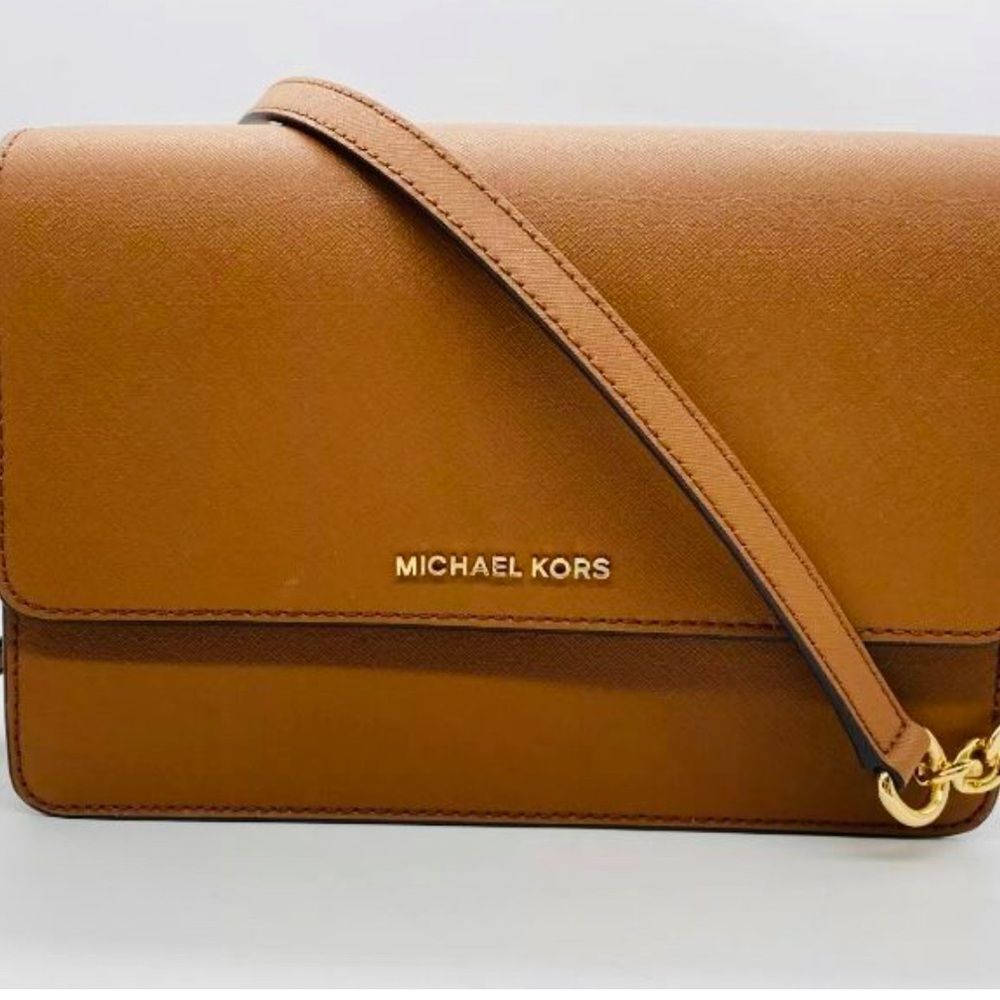 Michael Kors Jet Set Large
Phone Crossbody